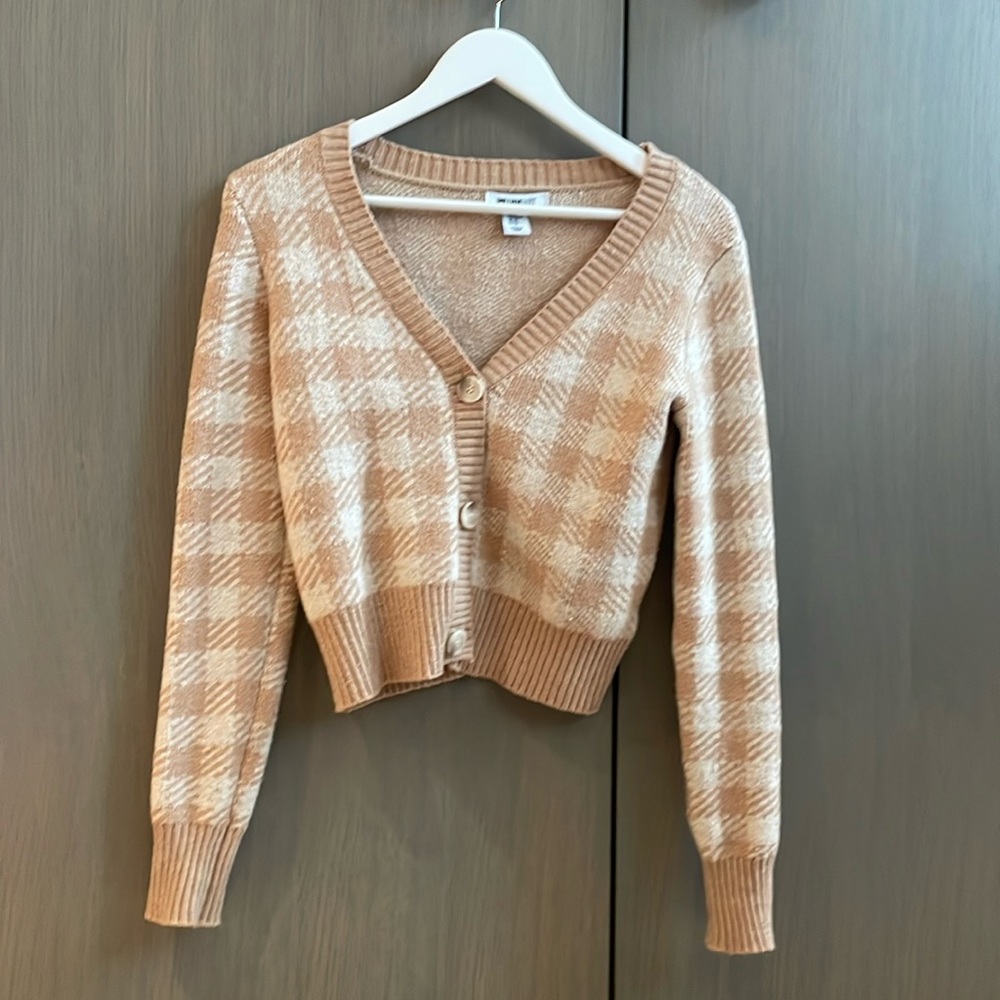 Women’s plaid tan sweater